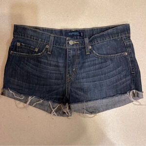 Levi’s boyfriend 513 jeans denim shorts size 5.